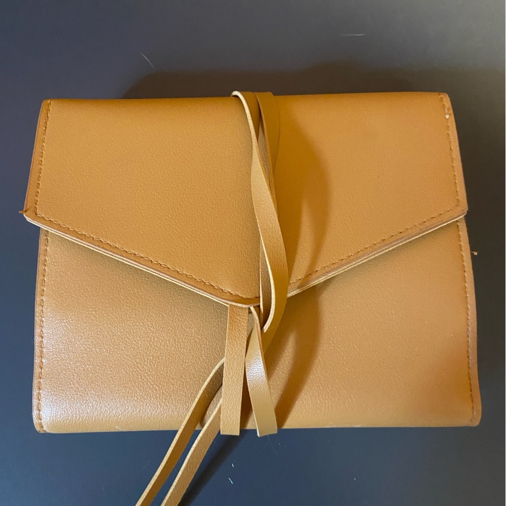 Glass Ladder & Co Katherine Tech Organizer Roll Honey Colored